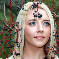 Loira de olhos azuis
