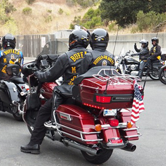 Jovem valentão enfrenta motoqueiros