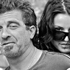 Casal com homem feio