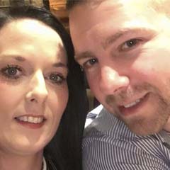 Mulher e marido no Facebook