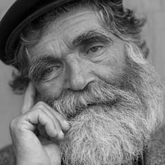 Idoso de barba