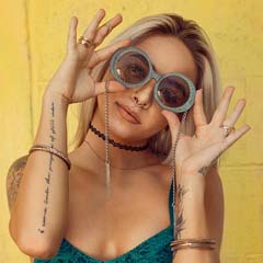 Mulher com óculos