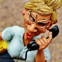 Mulher ao telefone