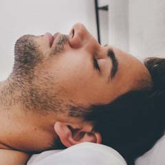 Homem a dormir