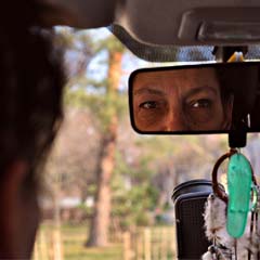 Idosa no carro