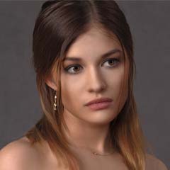 Mulher séria