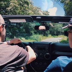 Homens nos carros